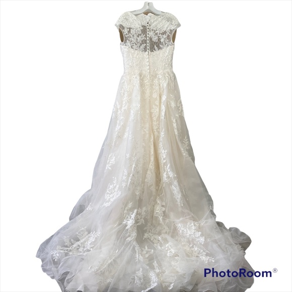 NWT Oleg Cassini CW748 Wedding Dress - Picture 5 of 14